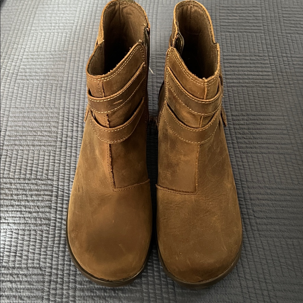 Clarks Angie Spice Leather Bootie 8